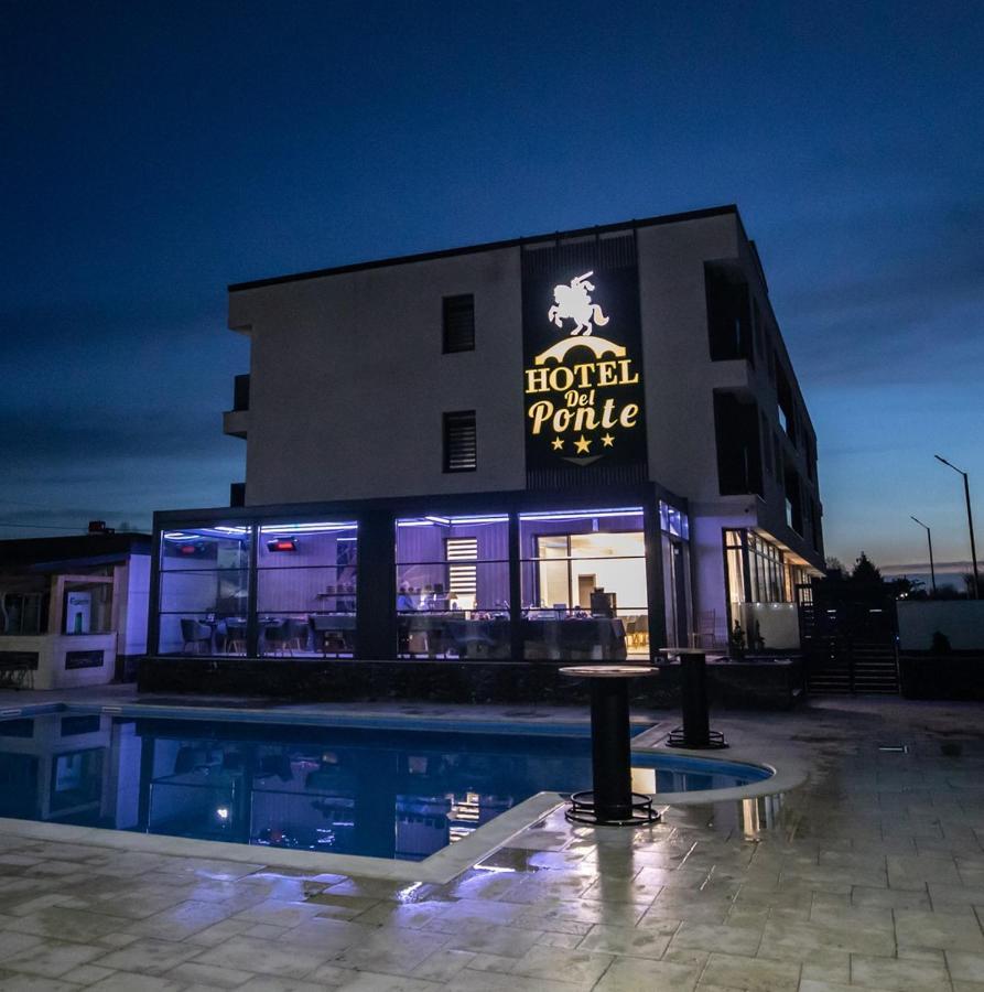 Hotel Del Ponte Targoviste Buitenkant foto