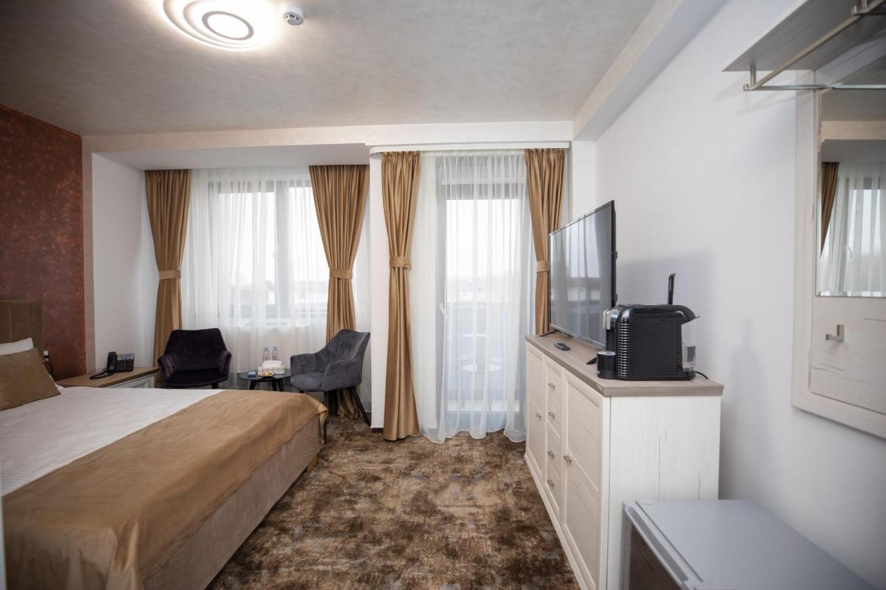 Hotel Del Ponte Targoviste Buitenkant foto