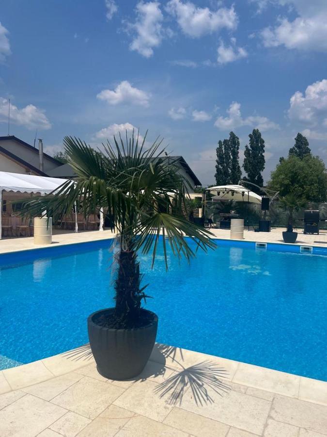 Hotel Del Ponte Targoviste Buitenkant foto