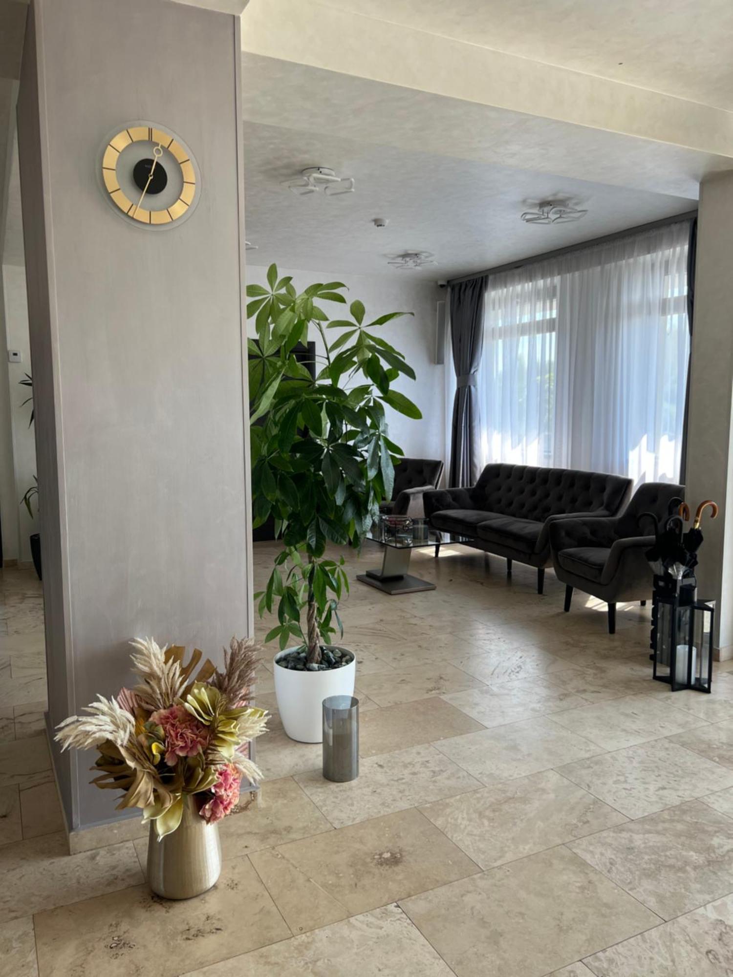 Hotel Del Ponte Targoviste Buitenkant foto